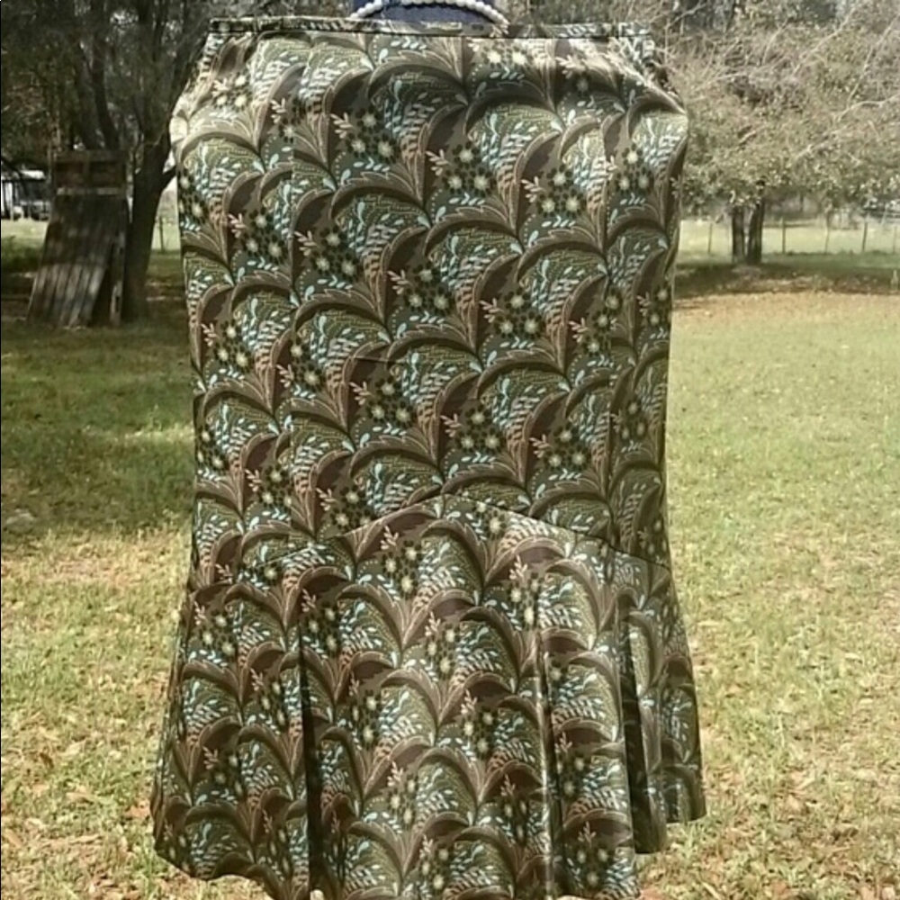 ANN TAYLOR 100% SILK SKIRT